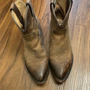 short Frye Cowboy boots size 7.5